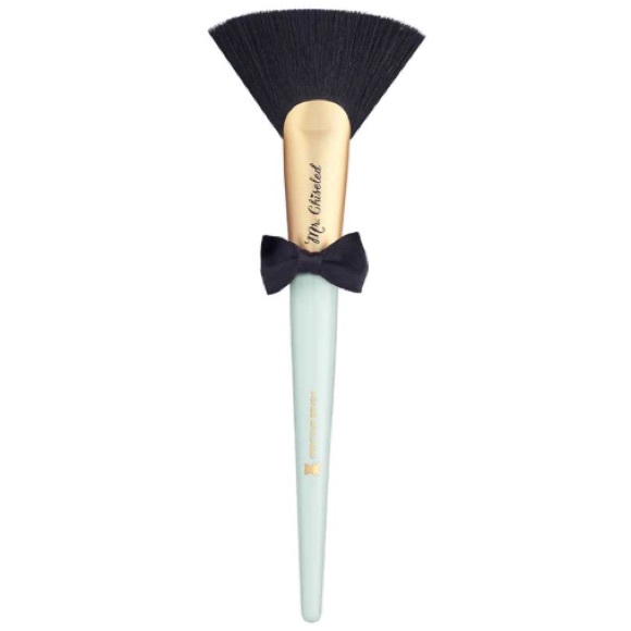 Too Faced Mr. Chiseled Contouring Brush - Picture 1 of 16